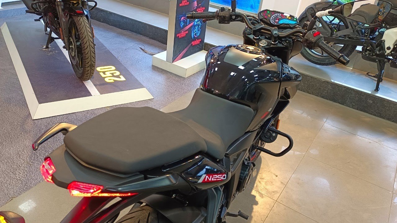 Bajaj Pulsar N250 Bike Price